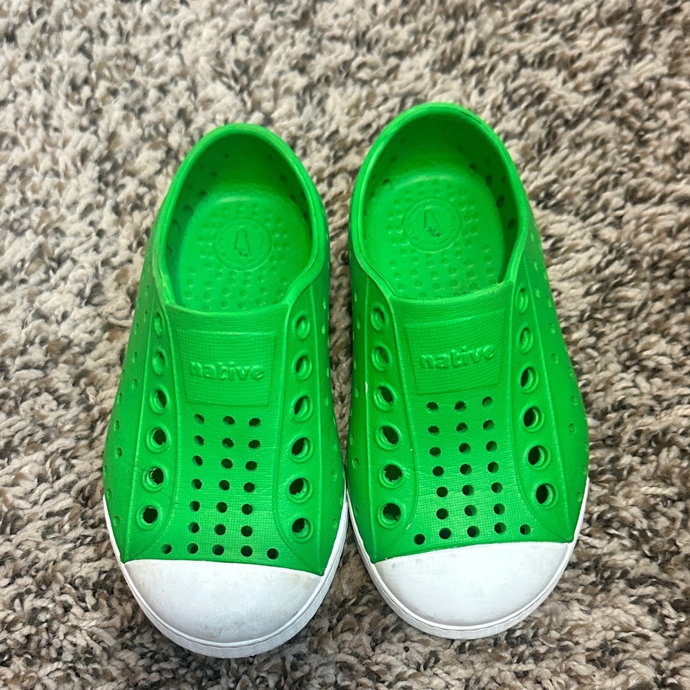 Native Kids Water Shoes - Bright Green and White